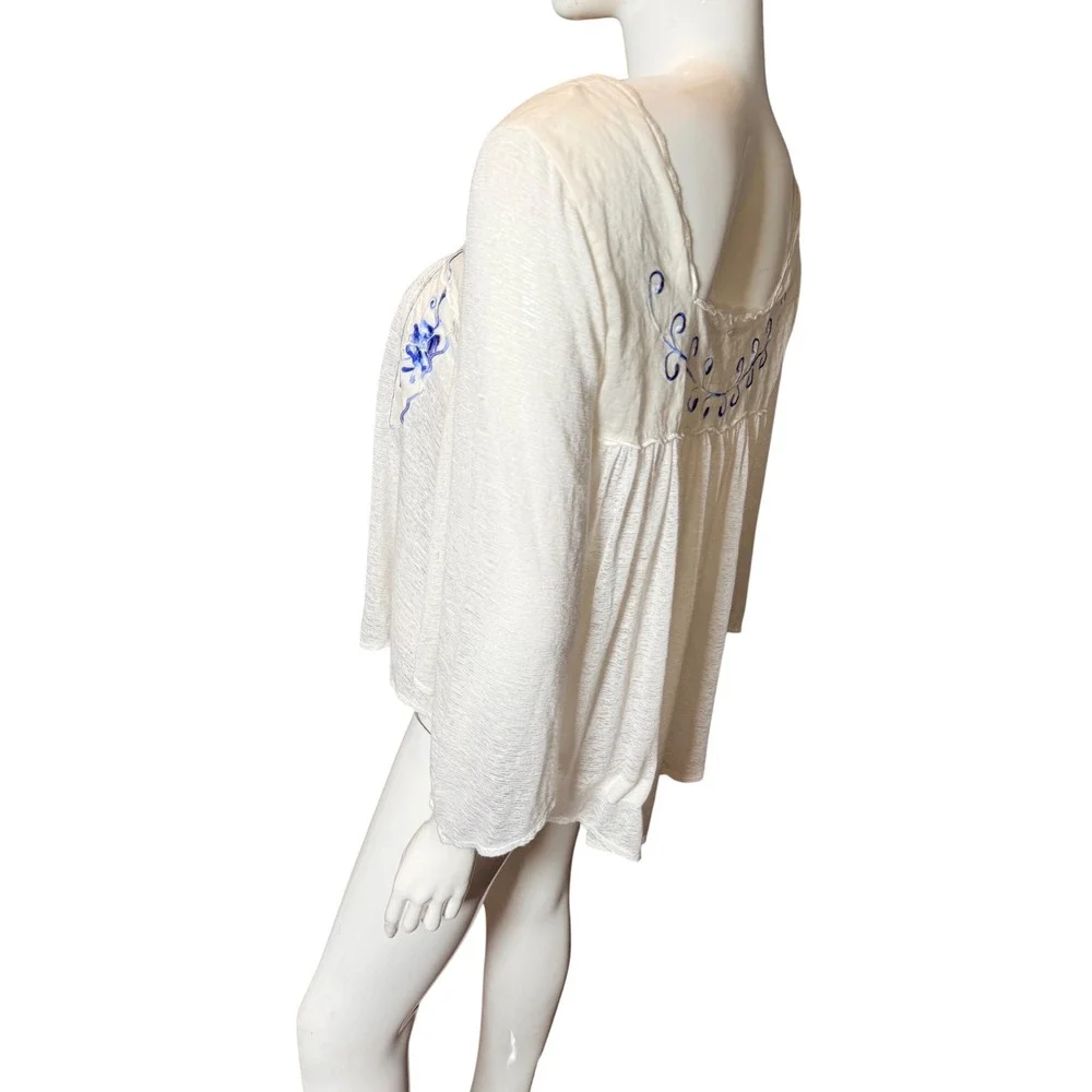 Free People White Blue Floral Embroidered Boho Peasant Blouse Top Medium